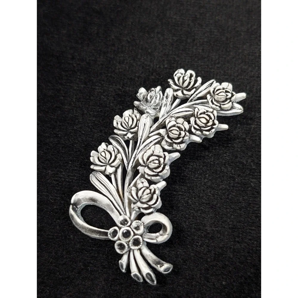 Vtg 1940s Carved Celluloid Lily of‎ the Valley Flower Bouquet Pin Brooch Cream